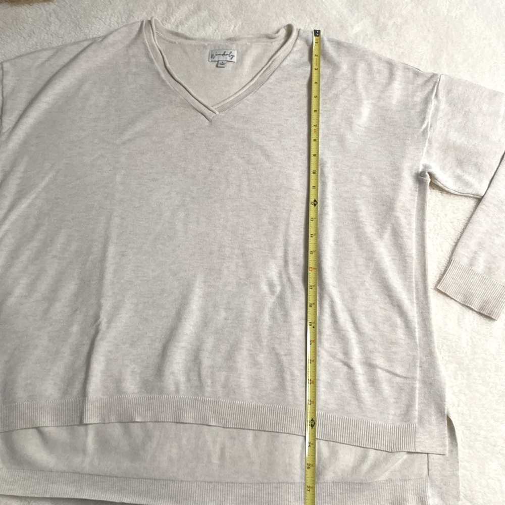 V-Neck Wonderly Cream-colored High-Low sweater.  Large.